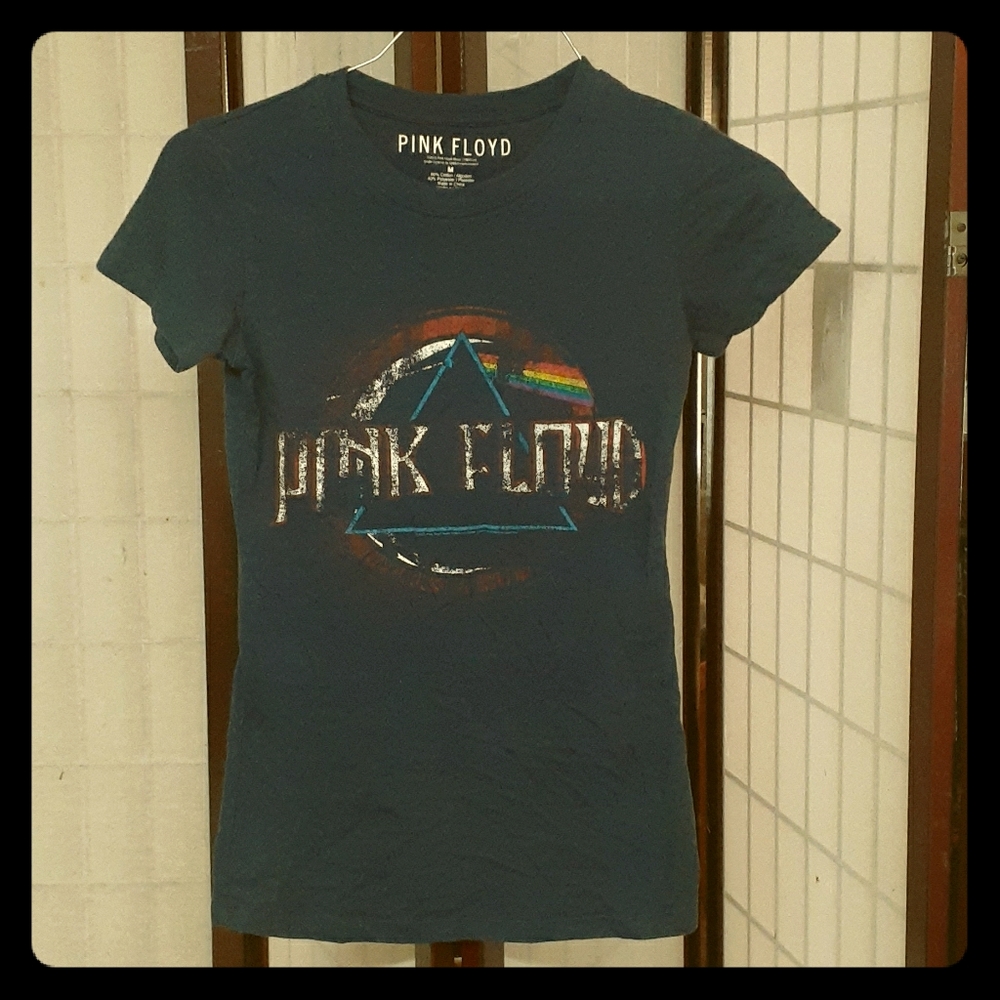 Like New vintage Pink Floyd top 👽